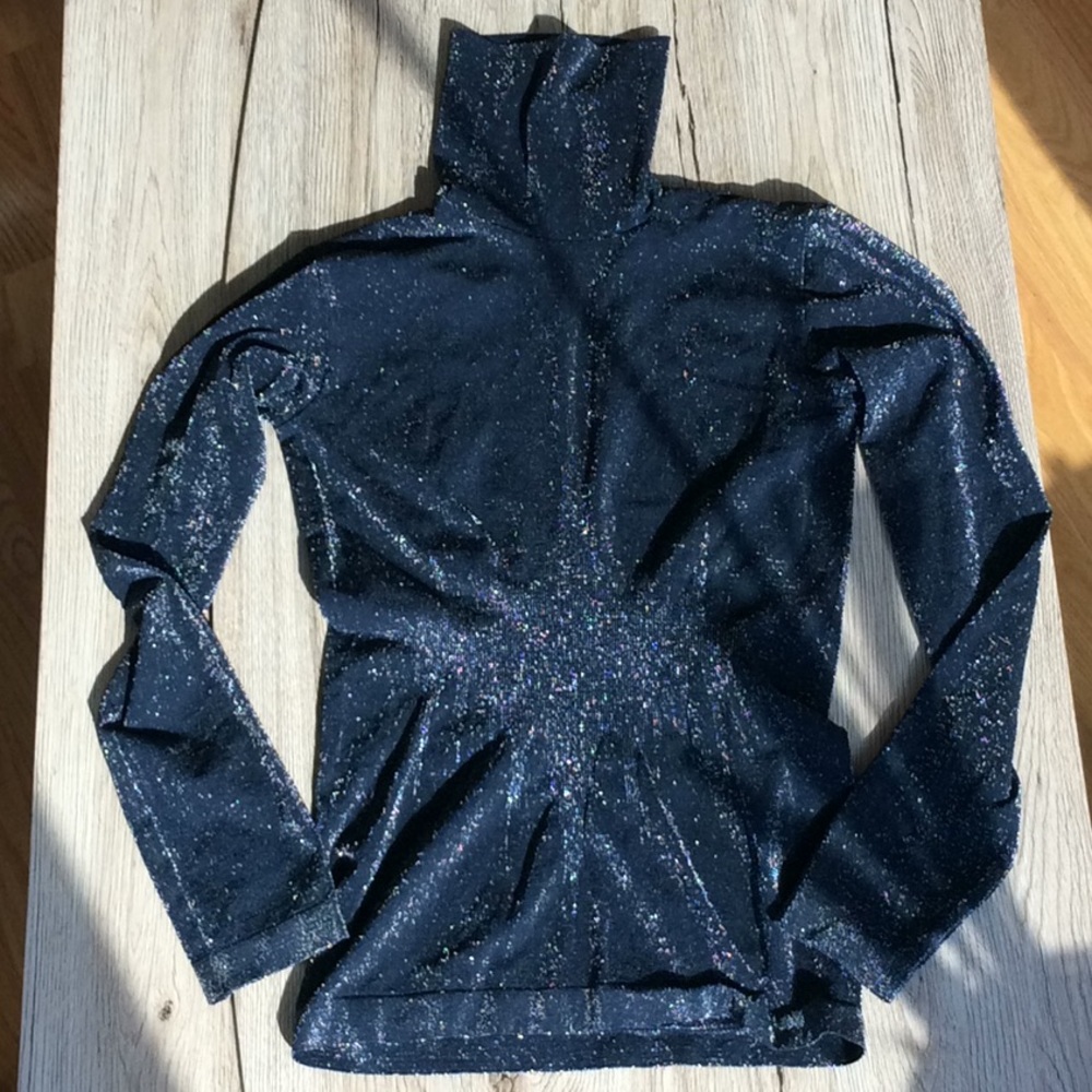 Sisley shiny top